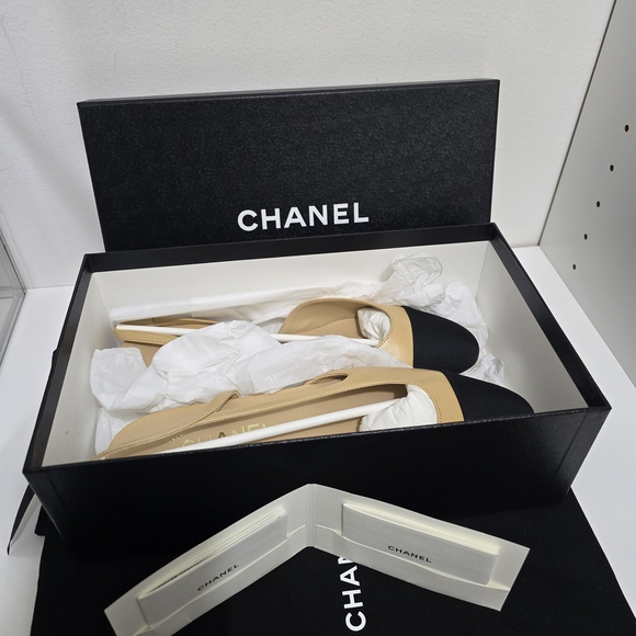 NEW Chanel Goatskin & Grosgrain Slingback Beige/Black, Size 38 - Picture 2 of 8